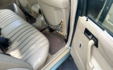 Mercedes-benz-e-class-1993-green-14