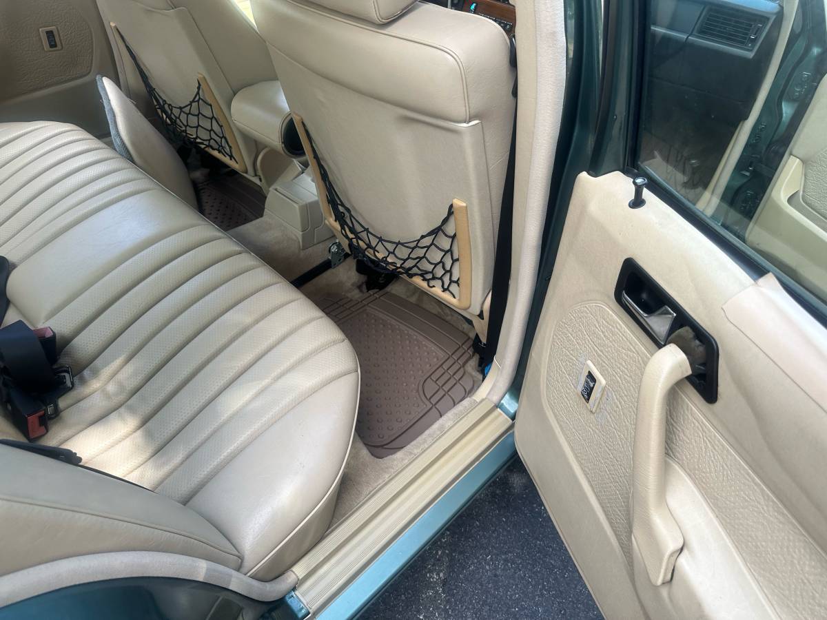 Mercedes-benz-e-class-1993-green-14