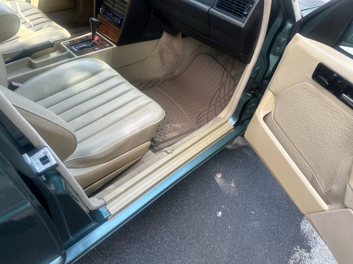 Mercedes-benz-e-class-1993-green-18