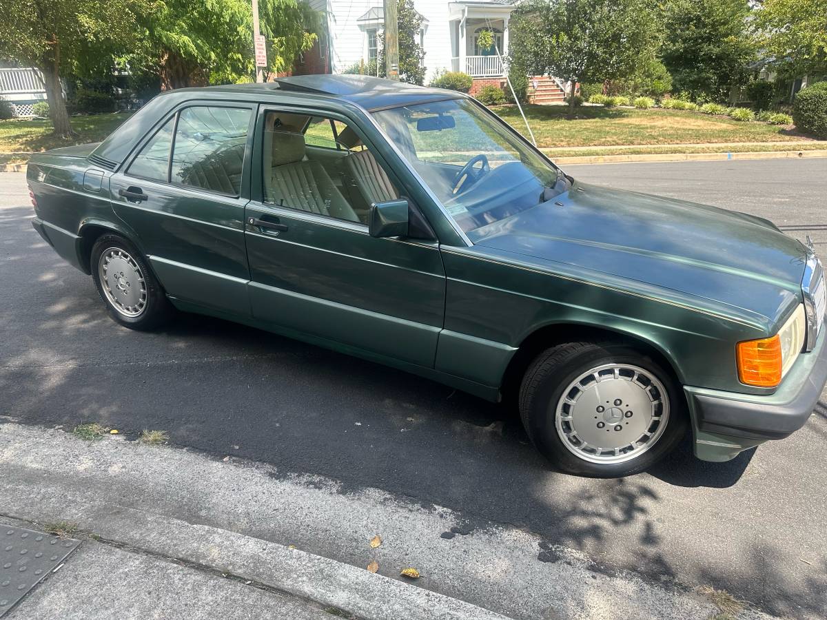 Mercedes-benz-e-class-1993-green-2