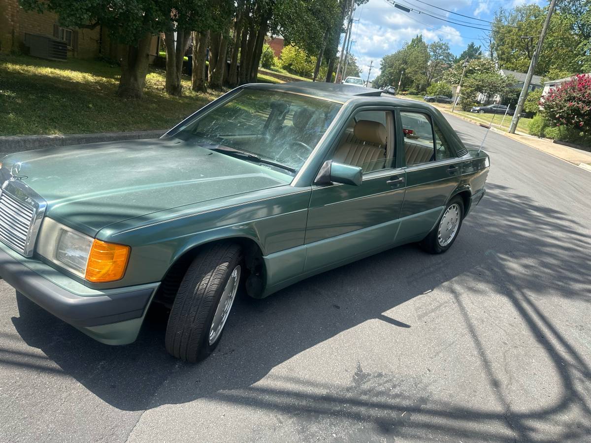 Mercedes-benz-e-class-1993-green-4