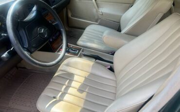 Mercedes-benz-e-class-1993-green-7