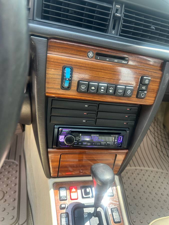 Mercedes-benz-e-class-1993-green-9
