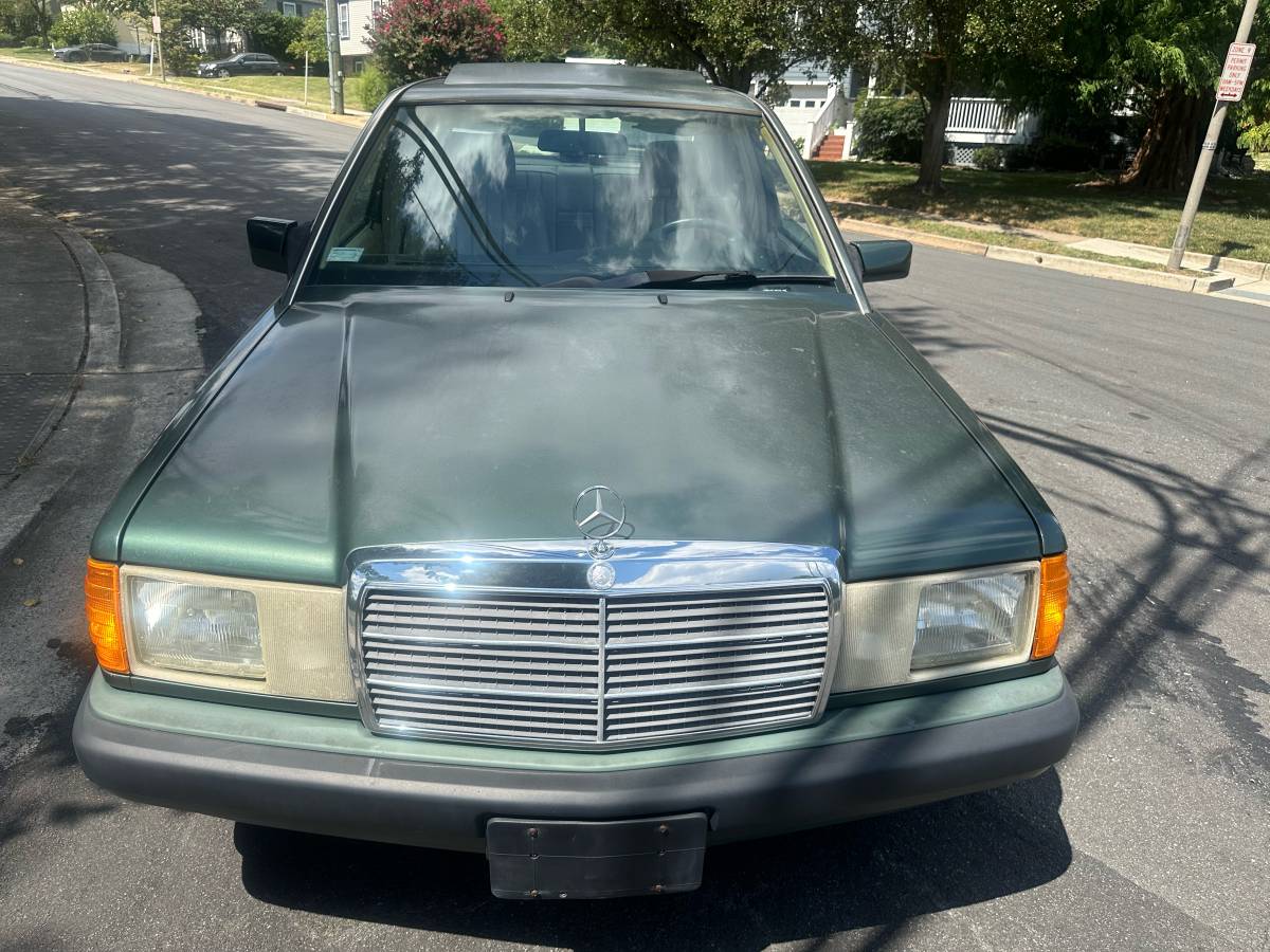 Mercedes-benz-e-class-1993-green