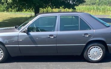 Mercedes-benz-e-class-1995-grey-2