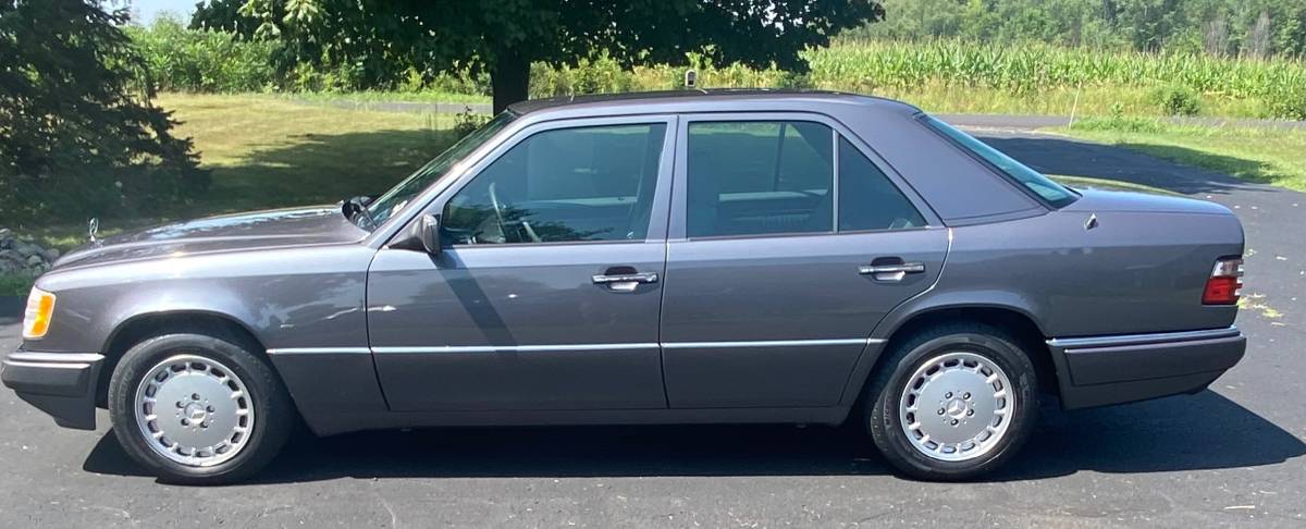 Mercedes-benz-e-class-1995-grey-2