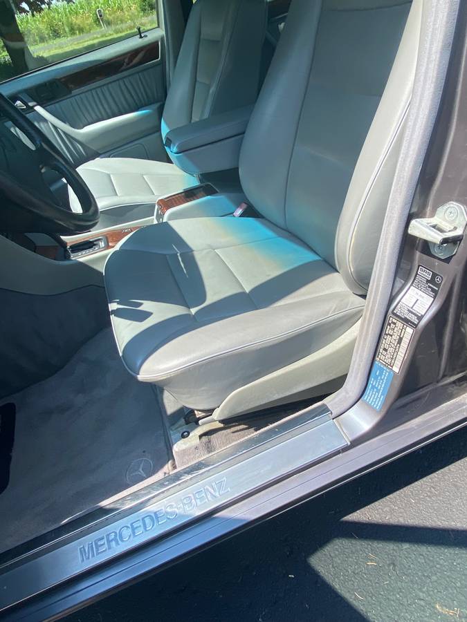 Mercedes-benz-e-class-1995-grey-4