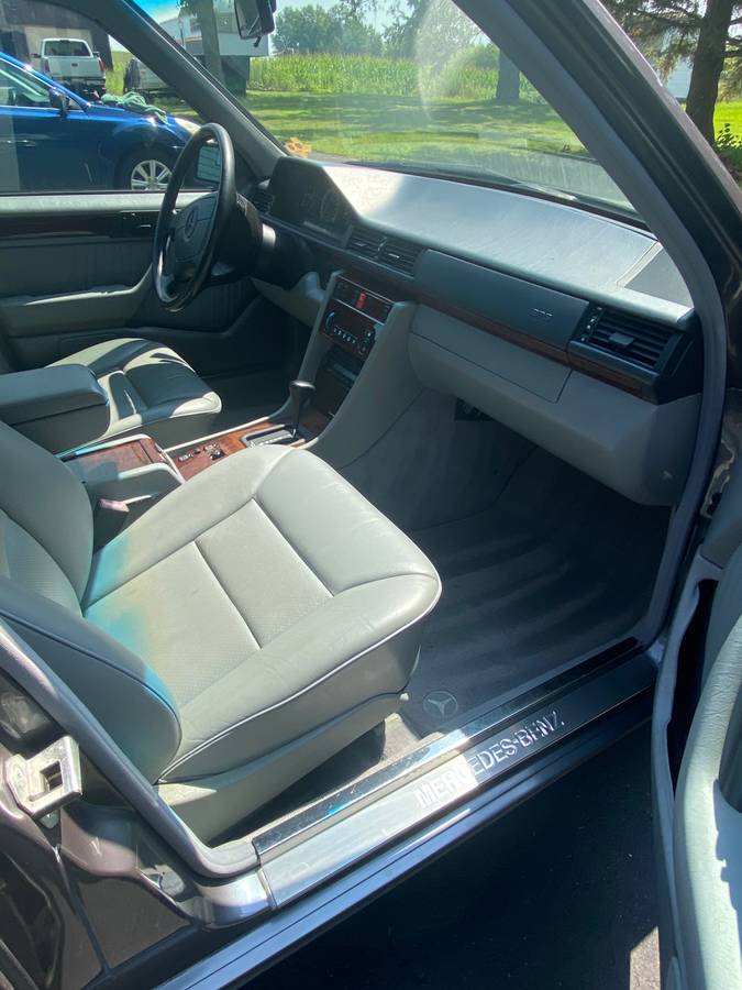 Mercedes-benz-e-class-1995-grey-6