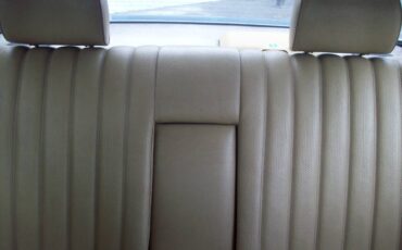 Mercedes-benz-e-class-diesel-1981-blue-3