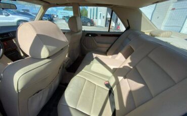 Mercedes-benz-e-class-diesel-1995-green-23
