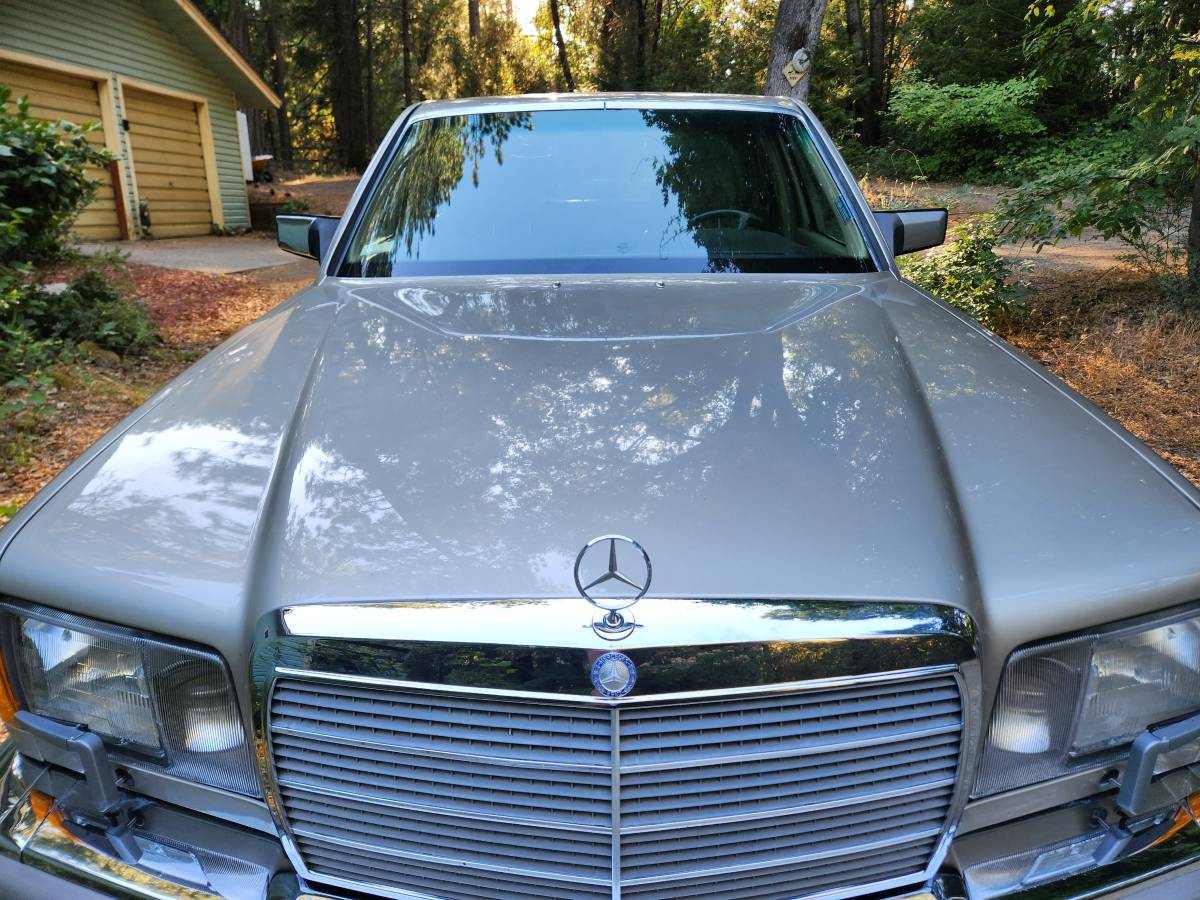 Mercedes-benz-e-class-e-300-rwd-sedan-1989-silver-2