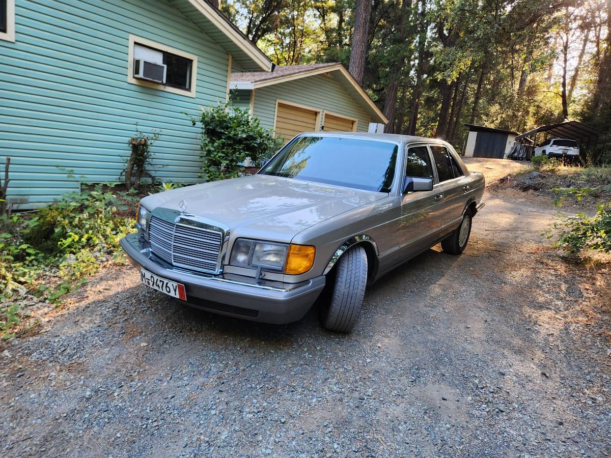 Mercedes-benz-e-class-e-300-rwd-sedan-1989-silver-4