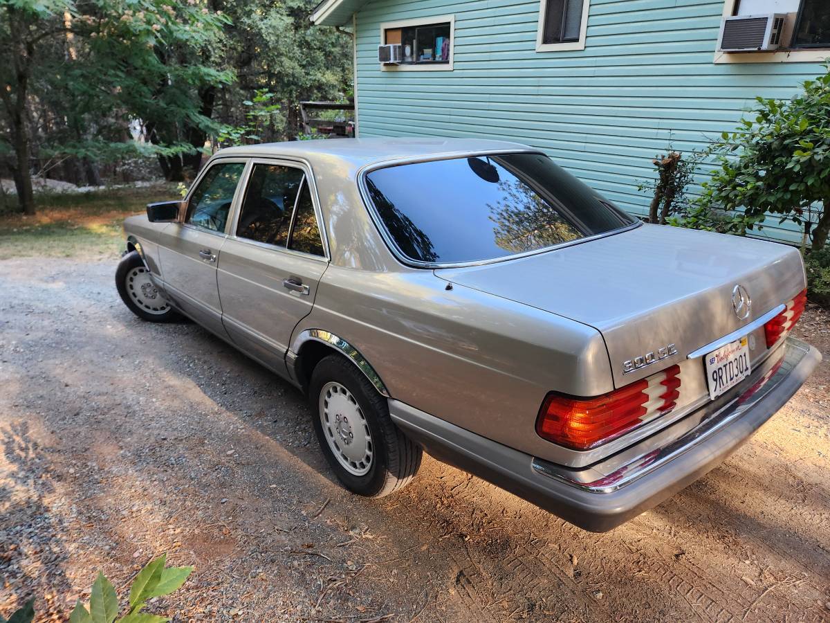 Mercedes-benz-e-class-e-300-rwd-sedan-1989-silver