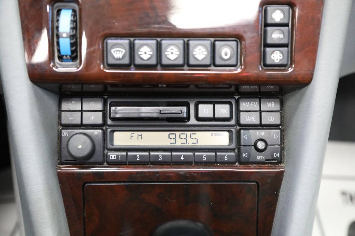 Mercedes-benz-e-class-e-320-2dr-1995-silver-4