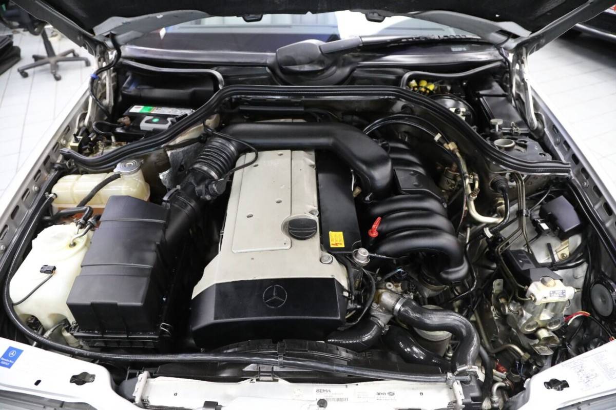 Mercedes-benz-e-class-e-320-2dr-1995-silver-6