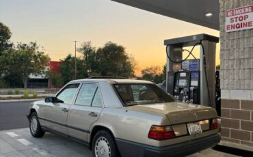 Mercedes-benz-e300-1988-1