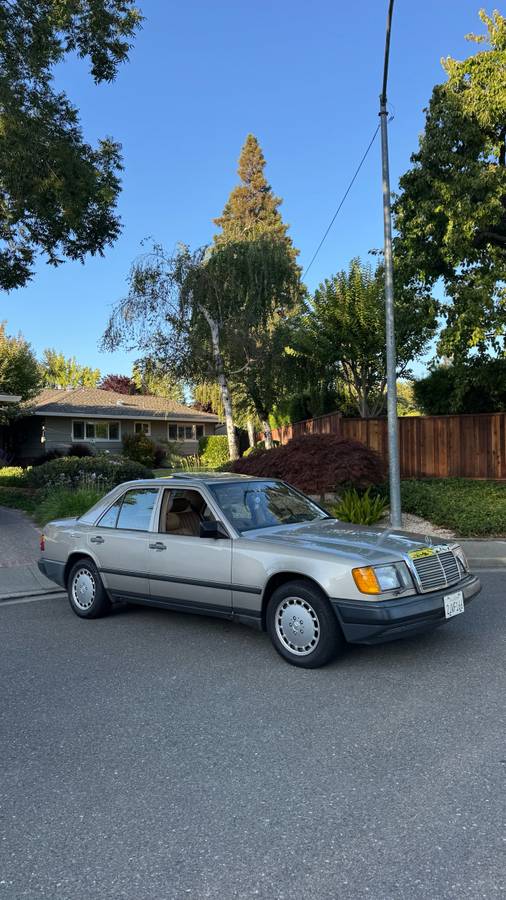 Mercedes-benz-e300-1988-10