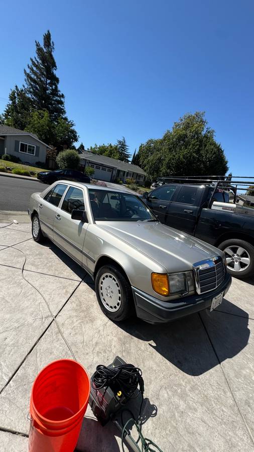Mercedes-benz-e300-1988-2