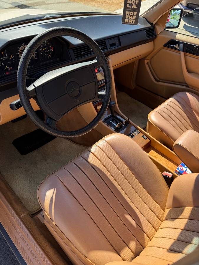 Mercedes-benz-e300-1988-5
