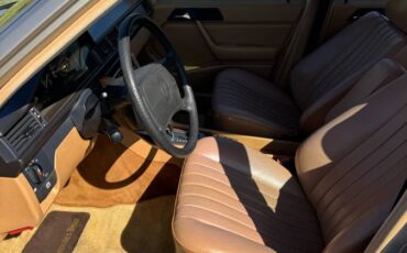 Mercedes-benz-e300-1988-6
