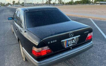 Mercedes-benz-e300-diesel-1995-black-1
