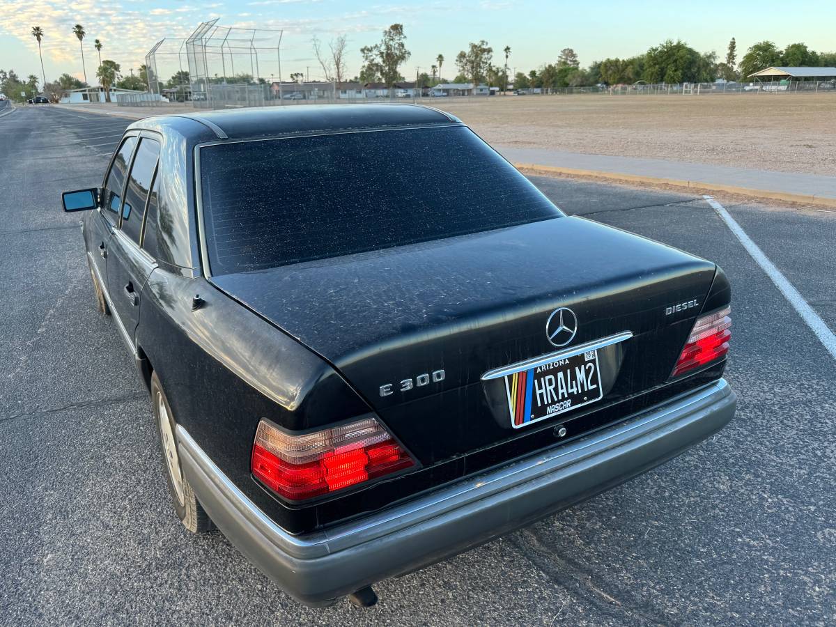 Mercedes-benz-e300-diesel-1995-black-1