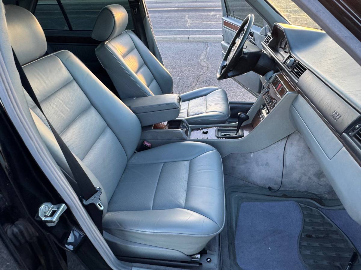 Mercedes-benz-e300-diesel-1995-black-10