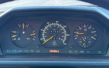 Mercedes-benz-e300-diesel-1995-black-11
