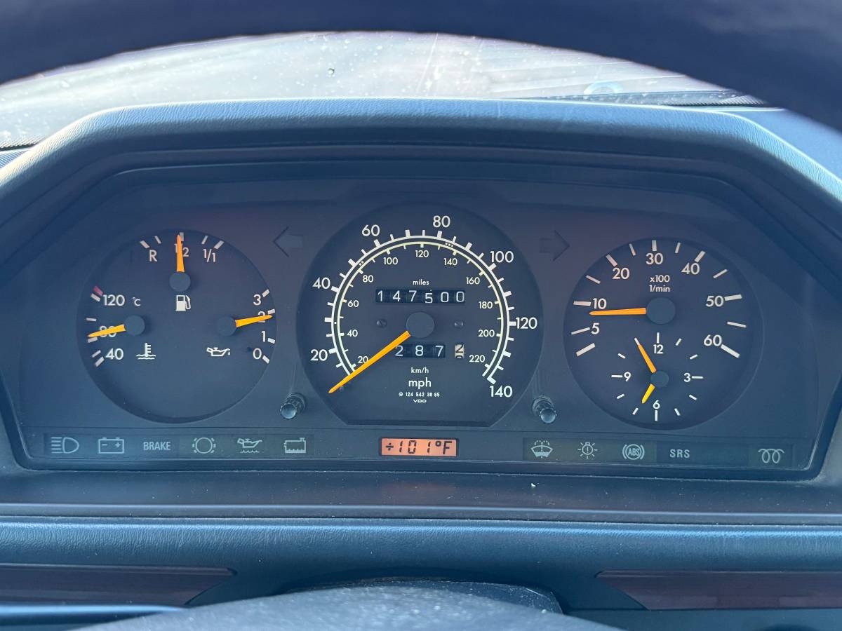 Mercedes-benz-e300-diesel-1995-black-11