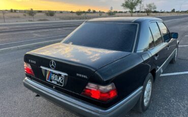 Mercedes-benz-e300-diesel-1995-black-2