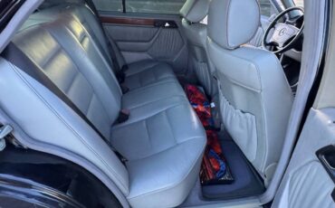 Mercedes-benz-e300-diesel-1995-black-3