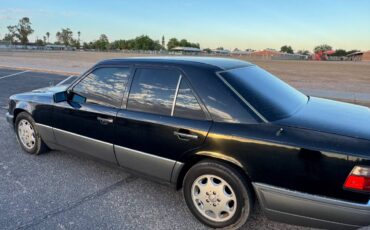Mercedes-benz-e300-diesel-1995-black-7