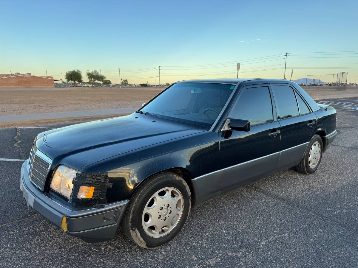 Mercedes-benz-e300-diesel-1995-black
