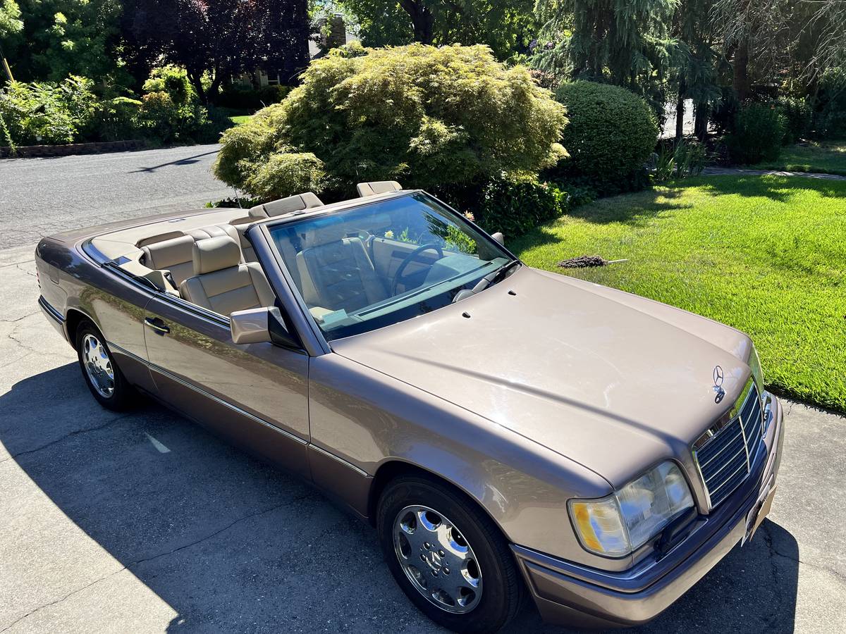 Mercedes-benz-e320-1994-brown-11