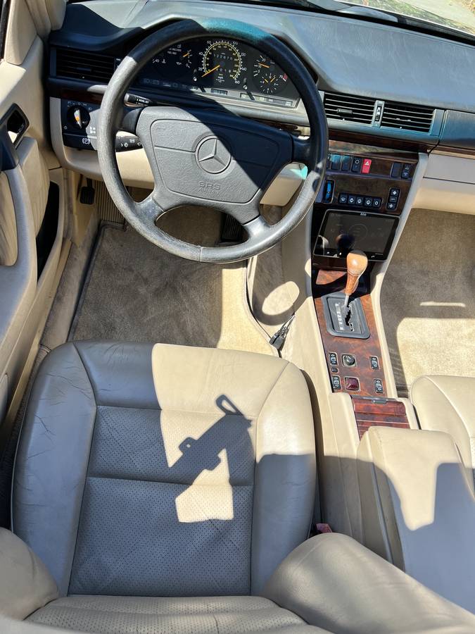 Mercedes-benz-e320-1994-brown-15