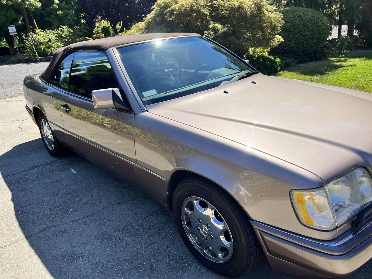 Mercedes-benz-e320-1994-brown-3