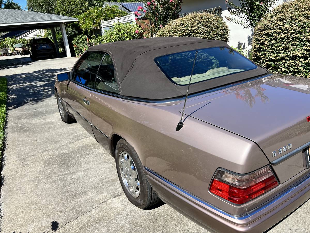 Mercedes-benz-e320-1994-brown-5