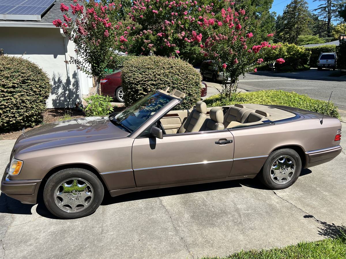 Mercedes-benz-e320-1994-brown-7