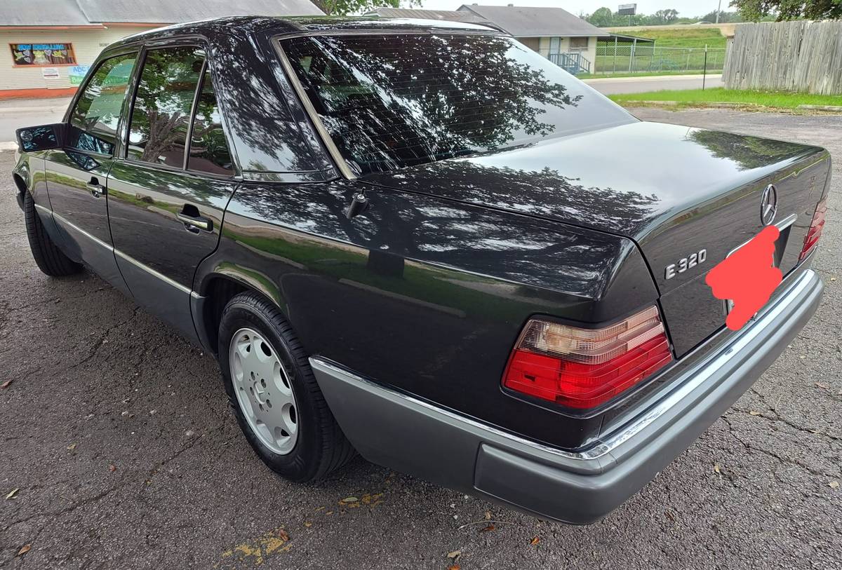 Mercedes-benz-e320-1994-grey-3