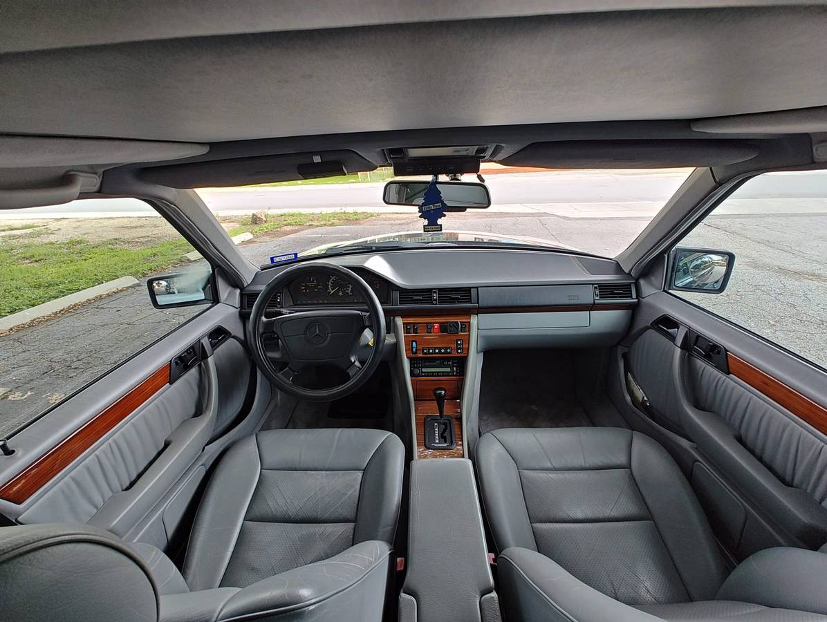 Mercedes-benz-e320-1994-grey-6