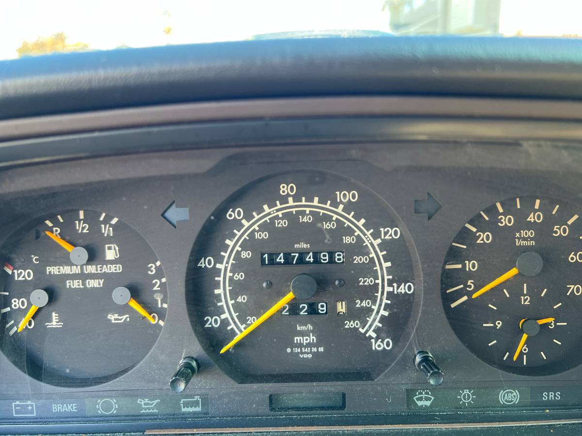 Mercedes-benz-e320-1995-custom-4