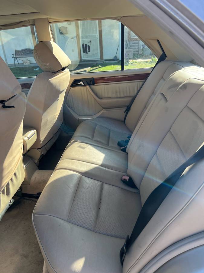 Mercedes-benz-e320-1995-custom-7