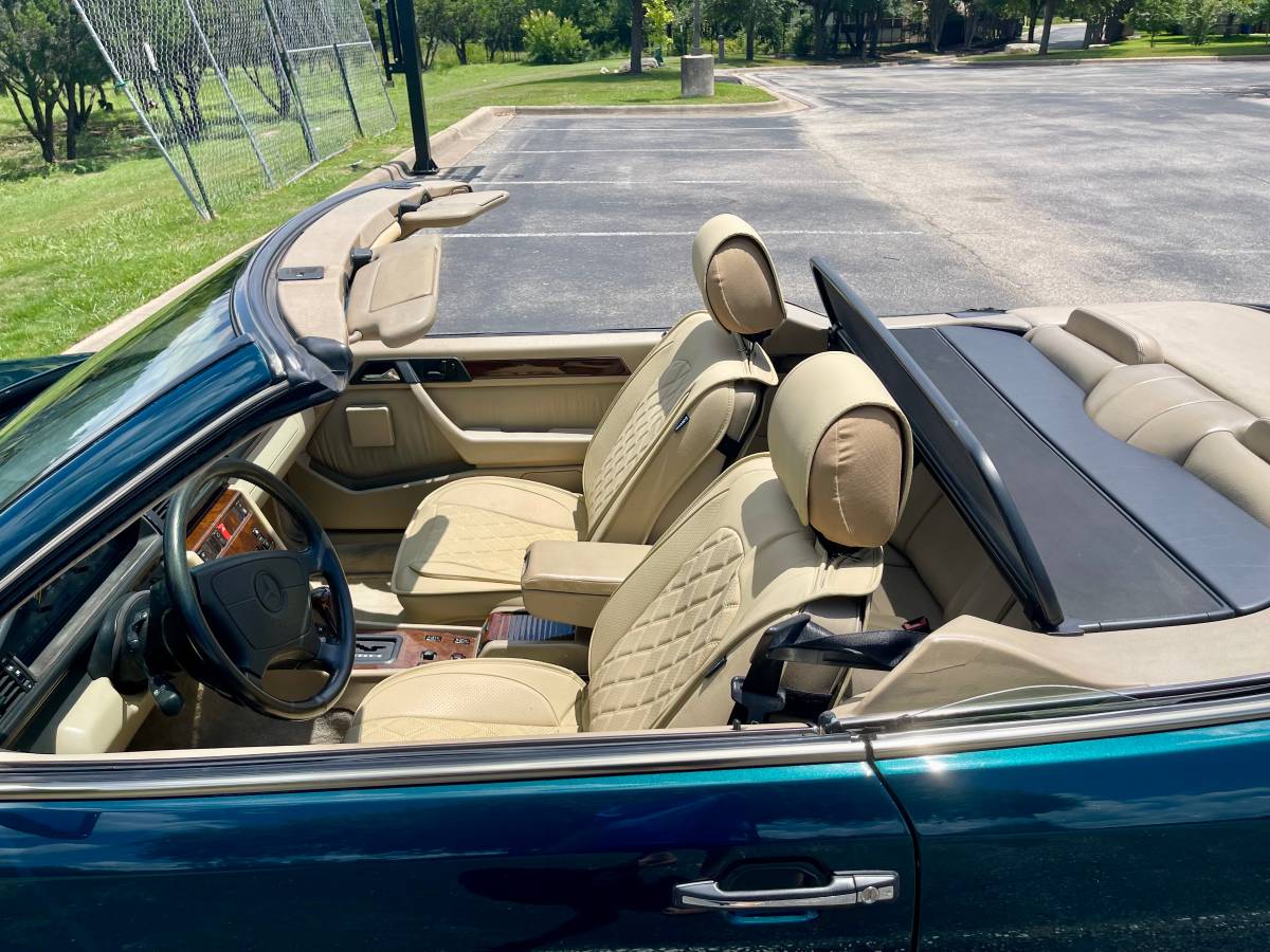 Mercedes-benz-e320-1995-green-3