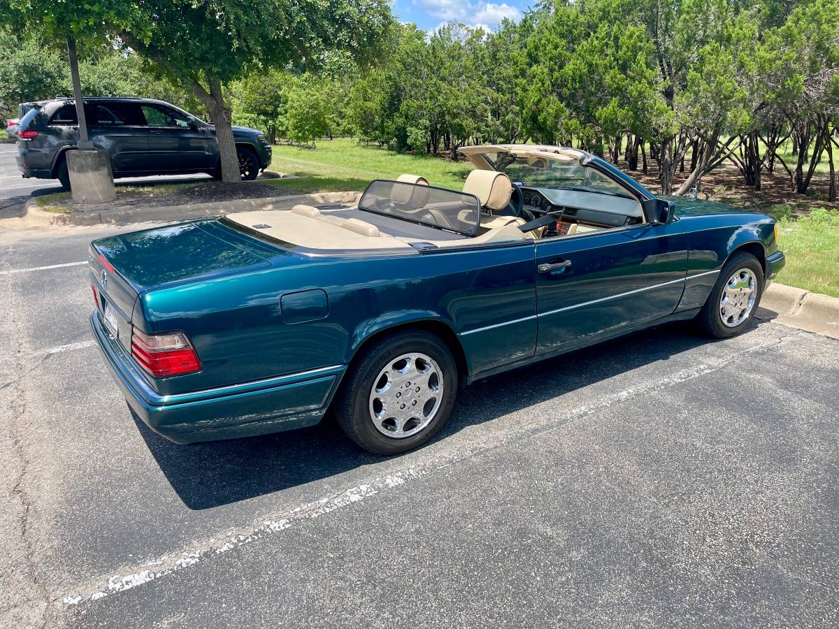 Mercedes-benz-e320-1995-green-4