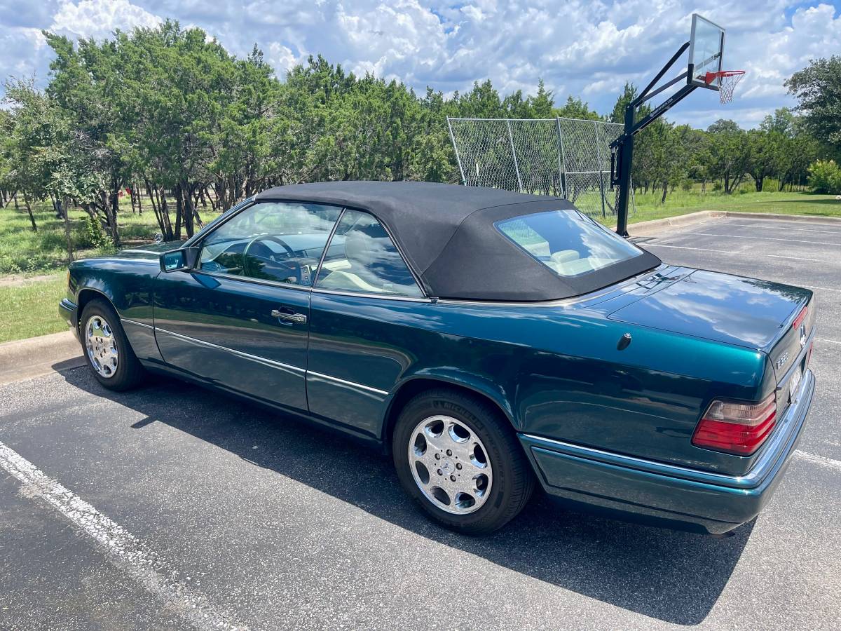 Mercedes-benz-e320-1995-green-5