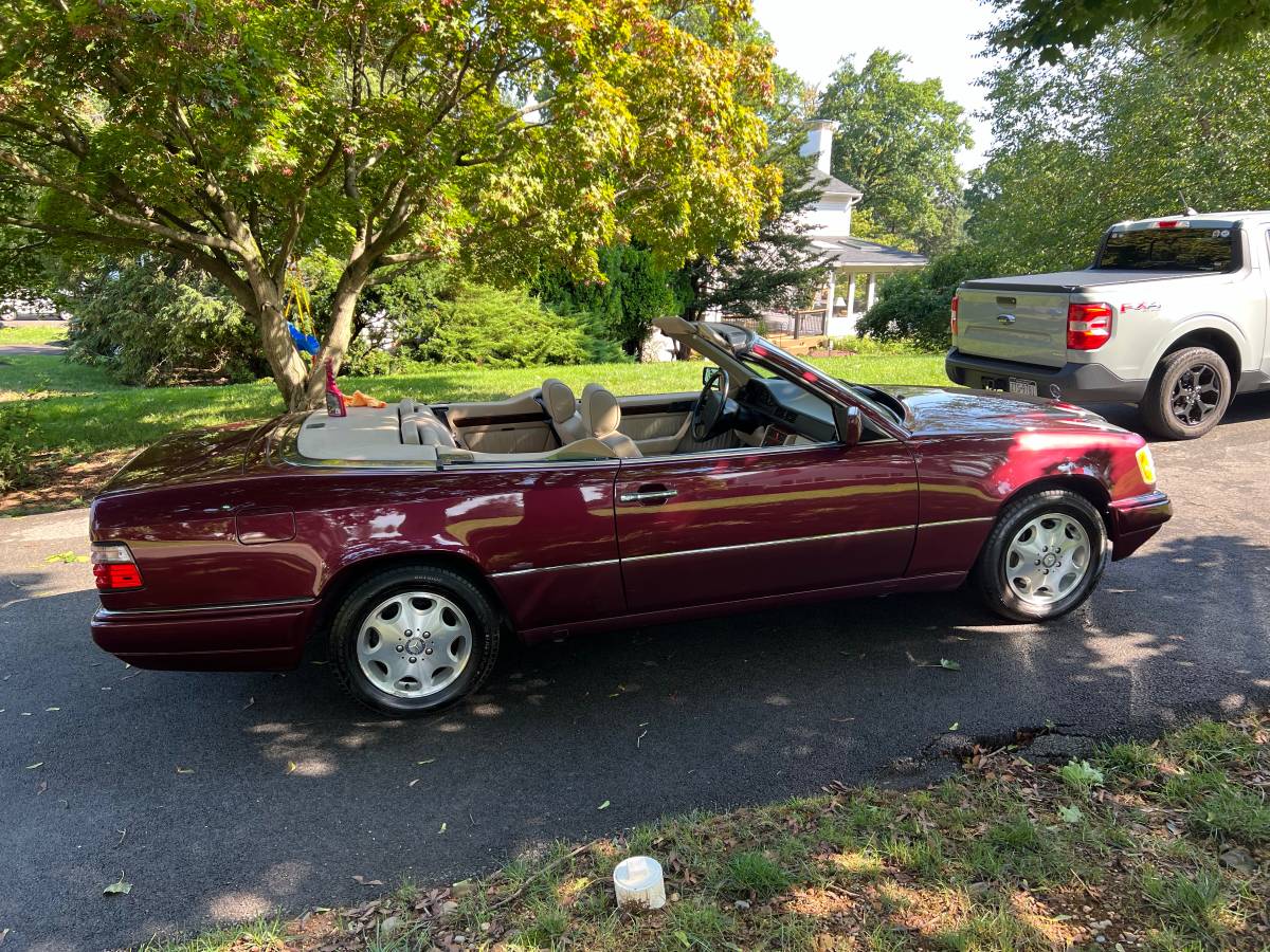Mercedes-benz-e320-1995-red-1