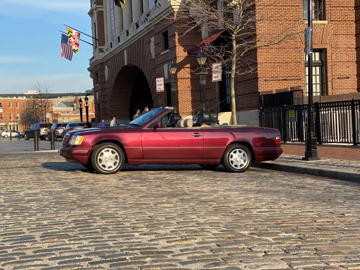 Mercedes-benz-e320-1995-red-12