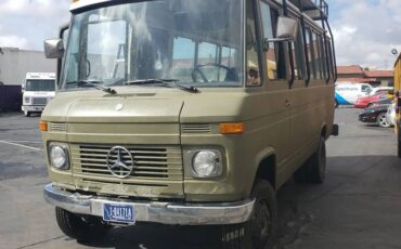 Mercedes-benz-o309d-diesel-1977-green-4