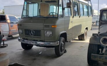 Mercedes-benz-o309d-diesel-1977-green-7