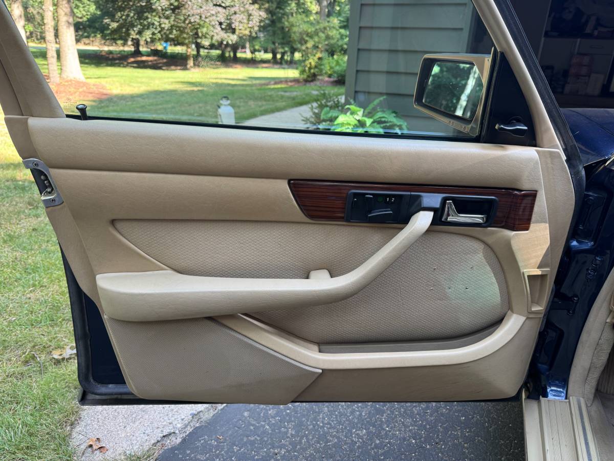 Mercedes-benz-s-class-1988-10